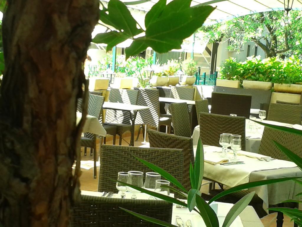 Villeneuve-lès-Avignon Logis Hotel - Restaurant Residence Les Cedres מראה חיצוני תמונה