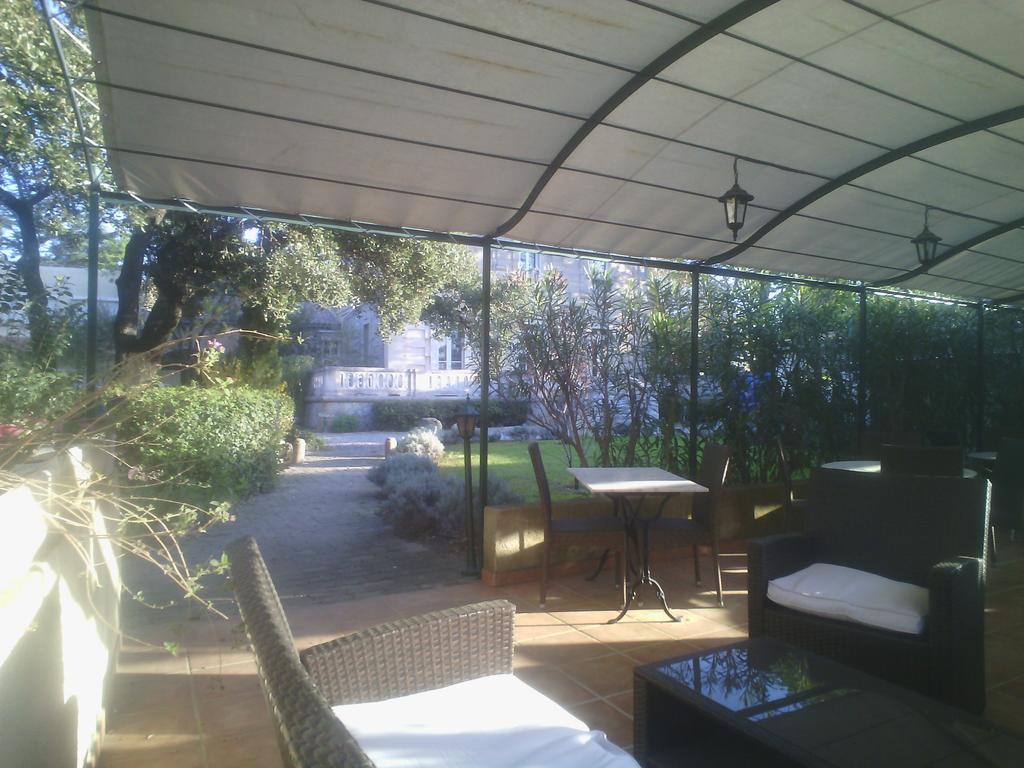 Villeneuve-lès-Avignon Logis Hotel - Restaurant Residence Les Cedres מראה חיצוני תמונה