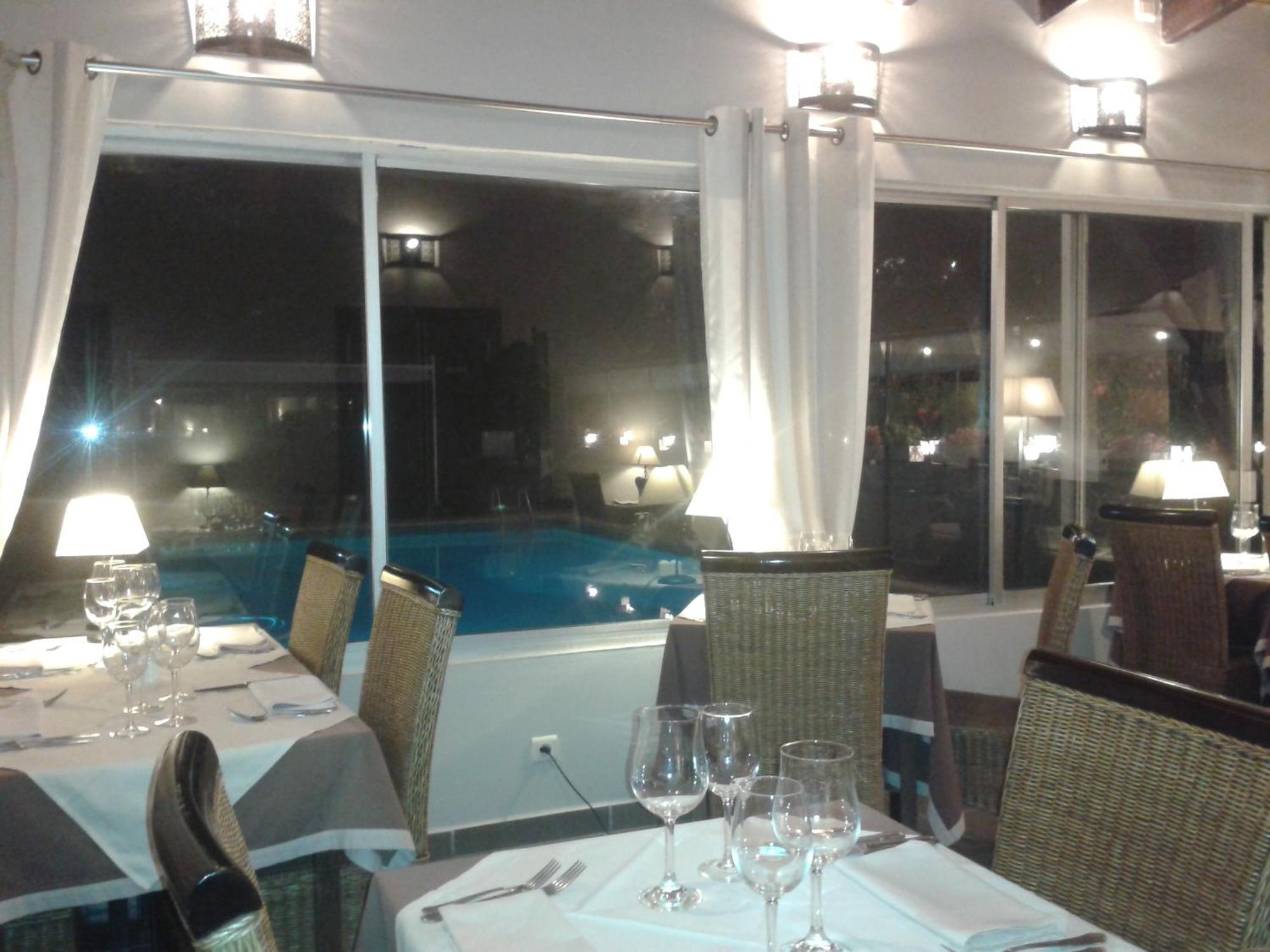 Villeneuve-lès-Avignon Logis Hotel - Restaurant Residence Les Cedres מראה חיצוני תמונה