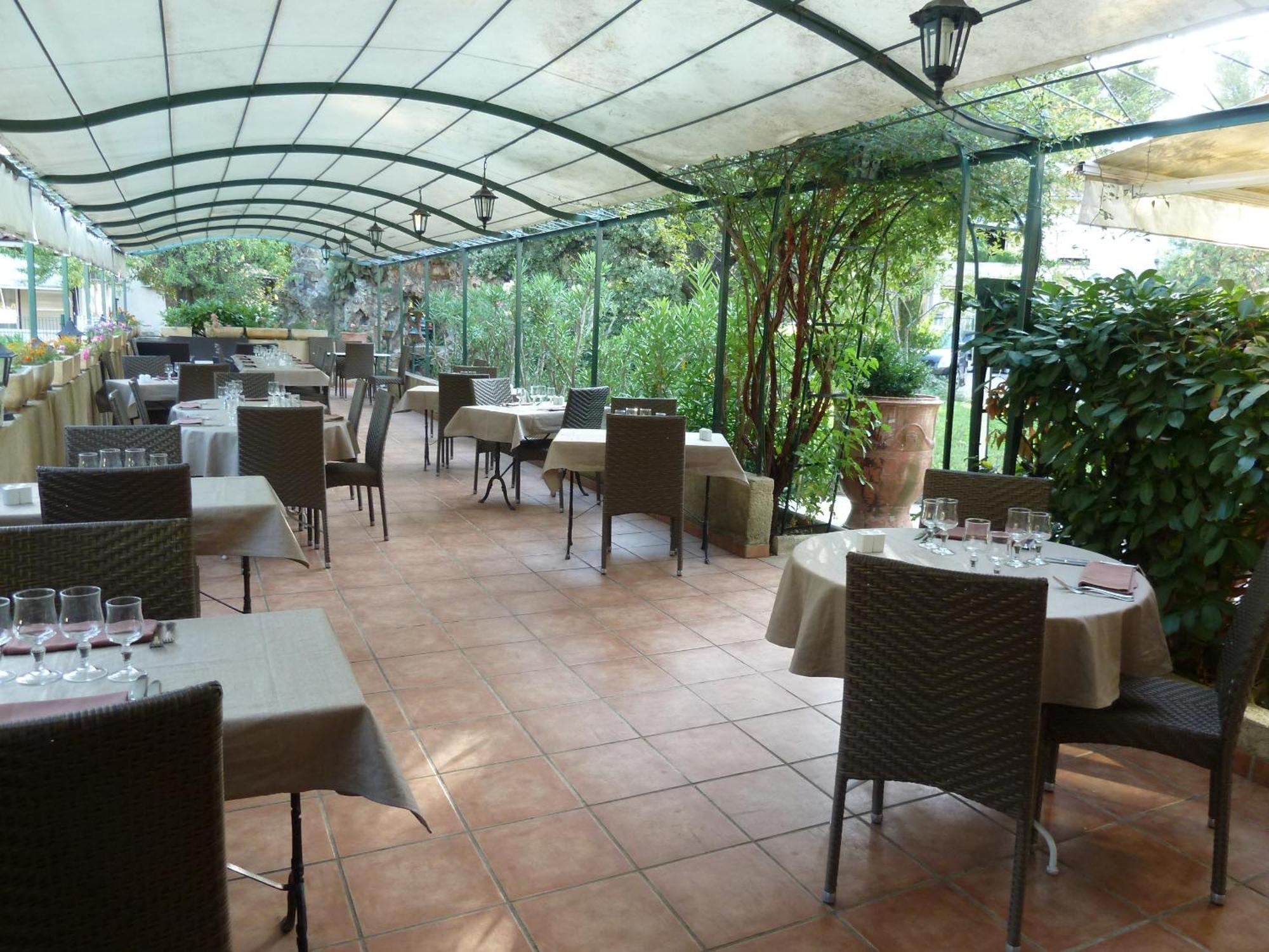 Villeneuve-lès-Avignon Logis Hotel - Restaurant Residence Les Cedres מראה חיצוני תמונה