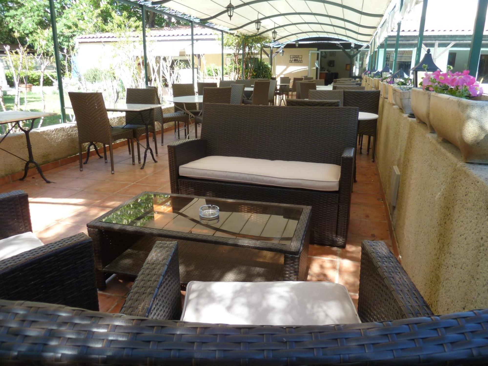 Villeneuve-lès-Avignon Logis Hotel - Restaurant Residence Les Cedres מראה חיצוני תמונה