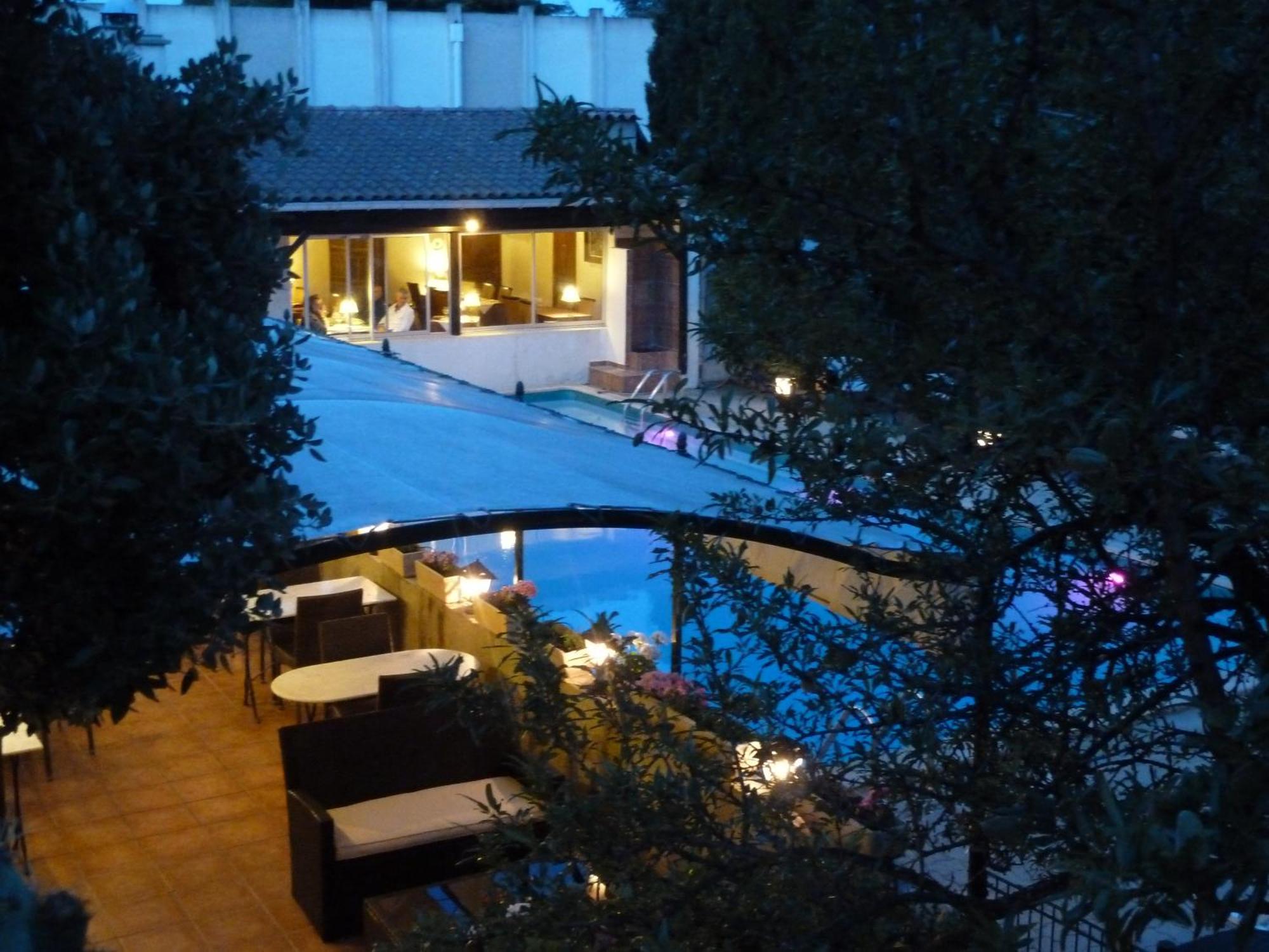 Villeneuve-lès-Avignon Logis Hotel - Restaurant Residence Les Cedres מראה חיצוני תמונה