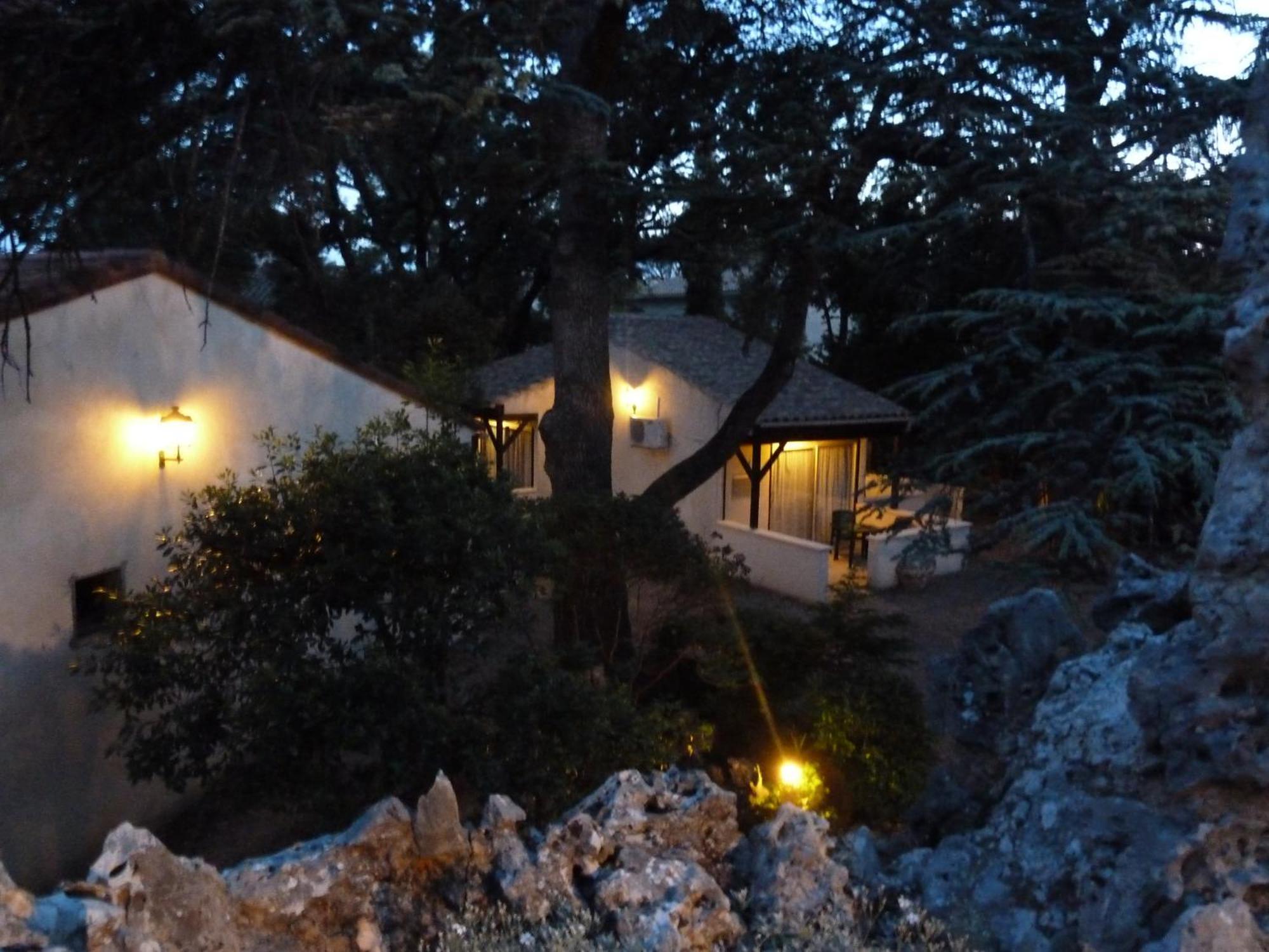 Villeneuve-lès-Avignon Logis Hotel - Restaurant Residence Les Cedres מראה חיצוני תמונה