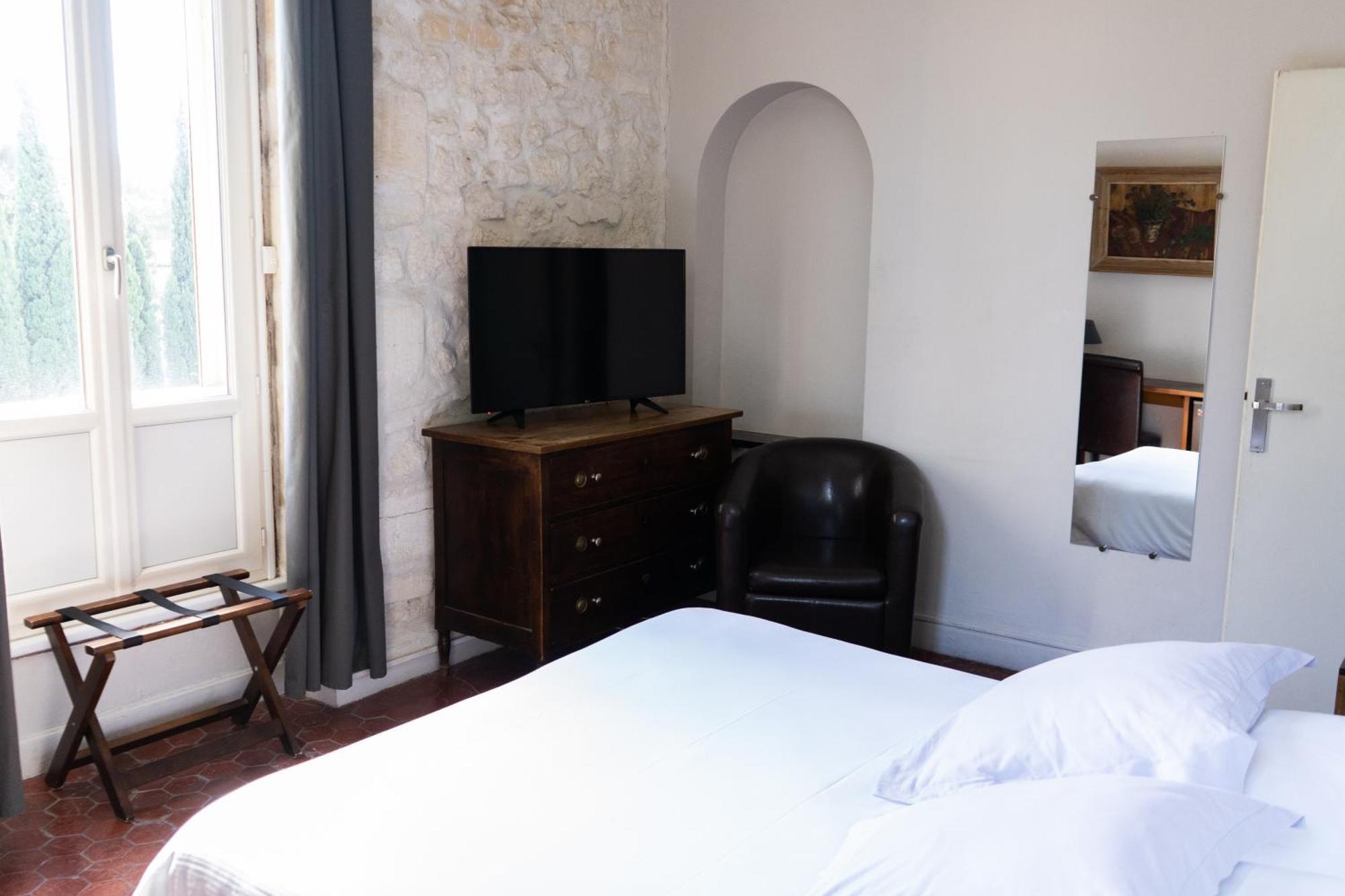 Villeneuve-lès-Avignon Logis Hotel - Restaurant Residence Les Cedres מראה חיצוני תמונה