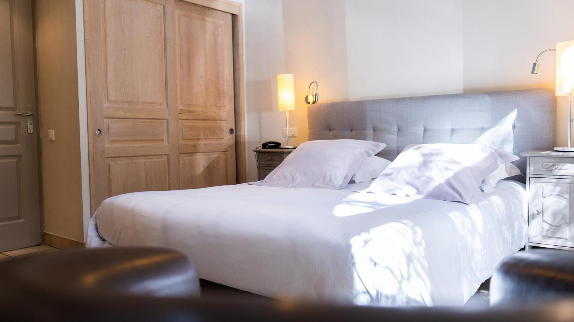 Villeneuve-lès-Avignon Logis Hotel - Restaurant Residence Les Cedres מראה חיצוני תמונה