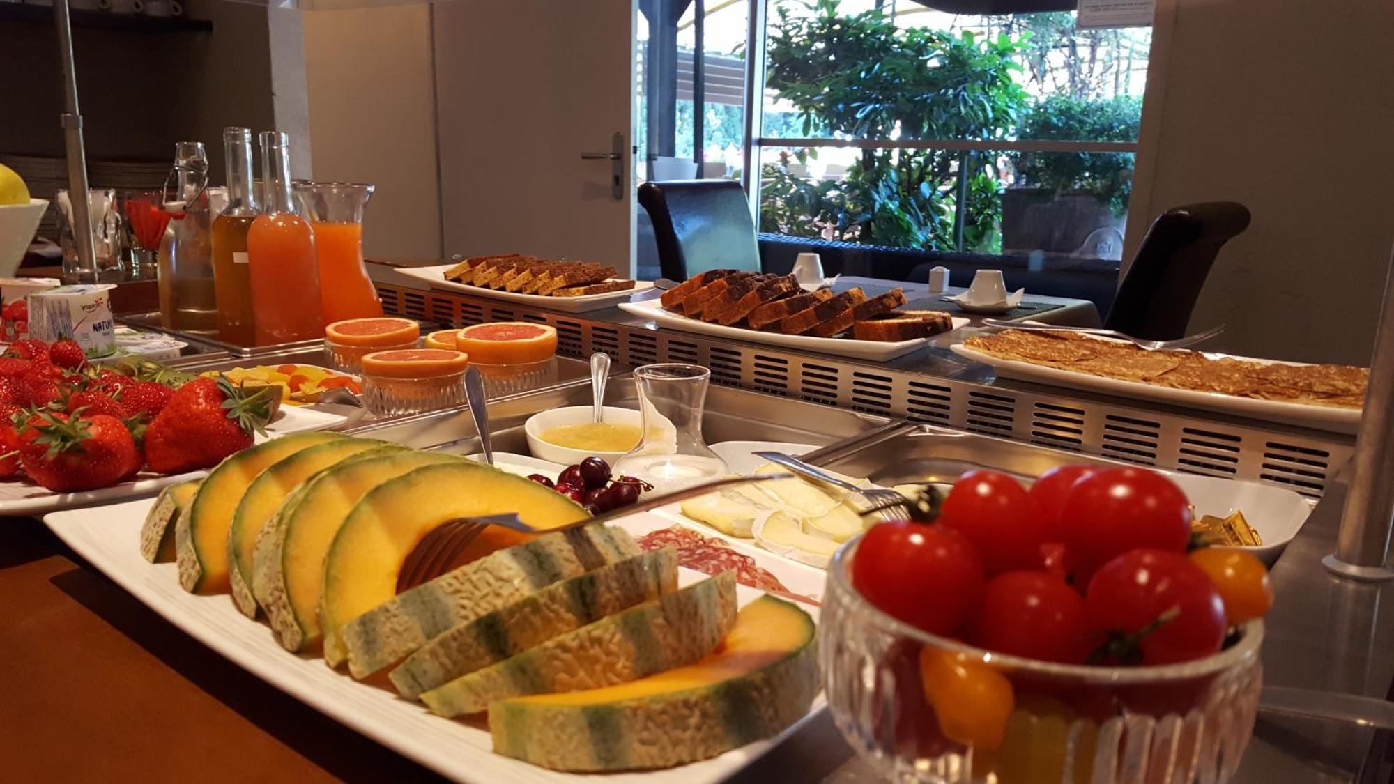 Villeneuve-lès-Avignon Logis Hotel - Restaurant Residence Les Cedres מראה חיצוני תמונה