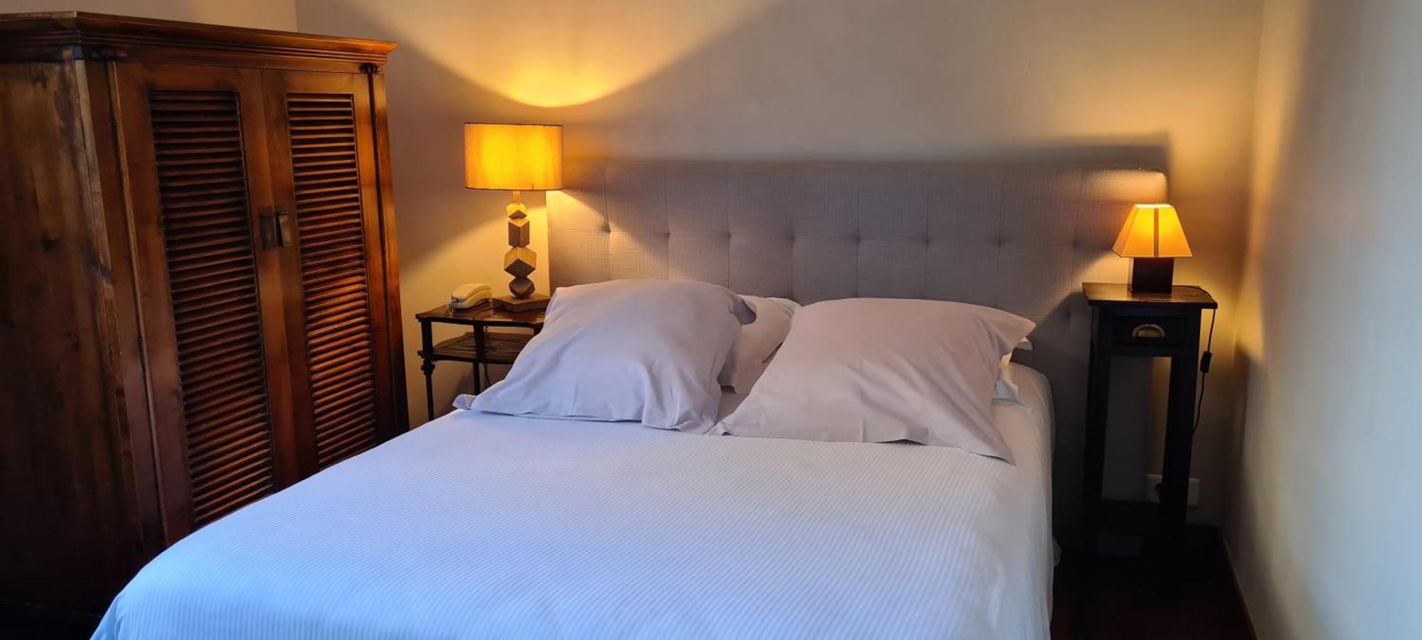 Villeneuve-lès-Avignon Logis Hotel - Restaurant Residence Les Cedres מראה חיצוני תמונה