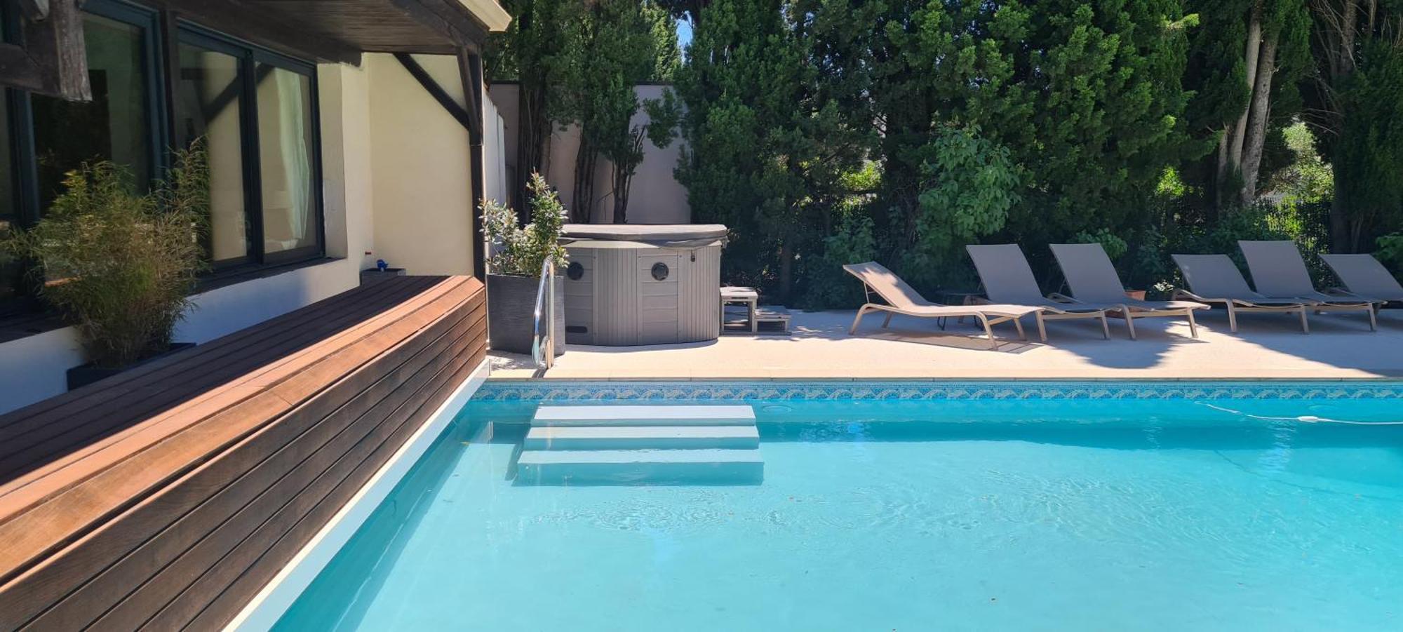 Villeneuve-lès-Avignon Logis Hotel - Restaurant Residence Les Cedres מראה חיצוני תמונה