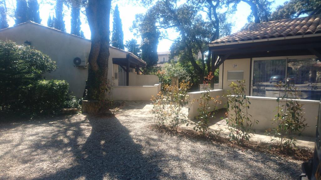 Villeneuve-lès-Avignon Logis Hotel - Restaurant Residence Les Cedres מראה חיצוני תמונה