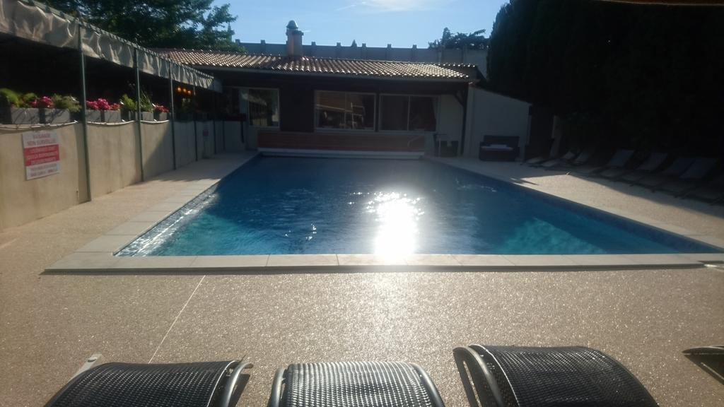 Villeneuve-lès-Avignon Logis Hotel - Restaurant Residence Les Cedres מראה חיצוני תמונה