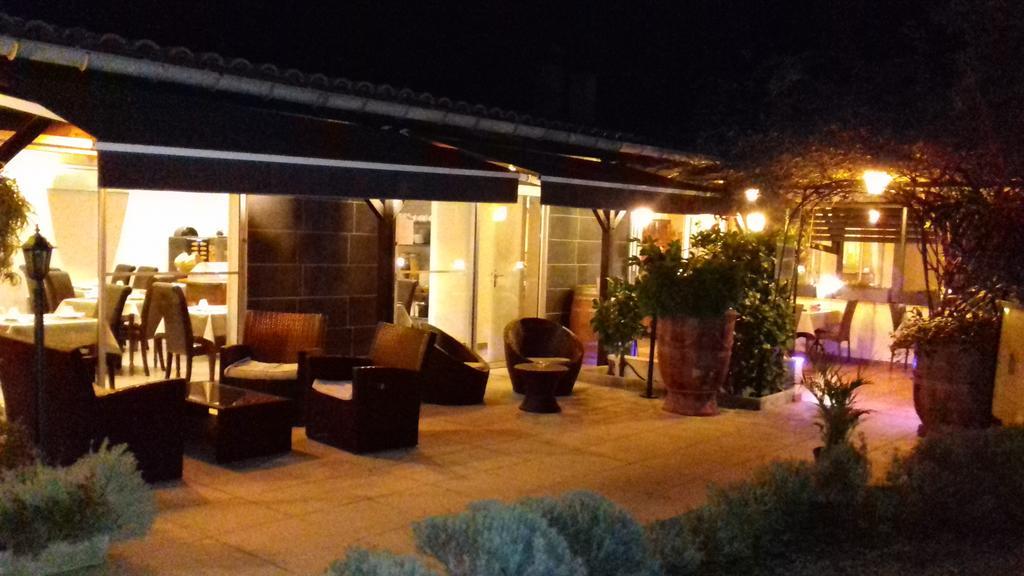 Villeneuve-lès-Avignon Logis Hotel - Restaurant Residence Les Cedres מראה חיצוני תמונה