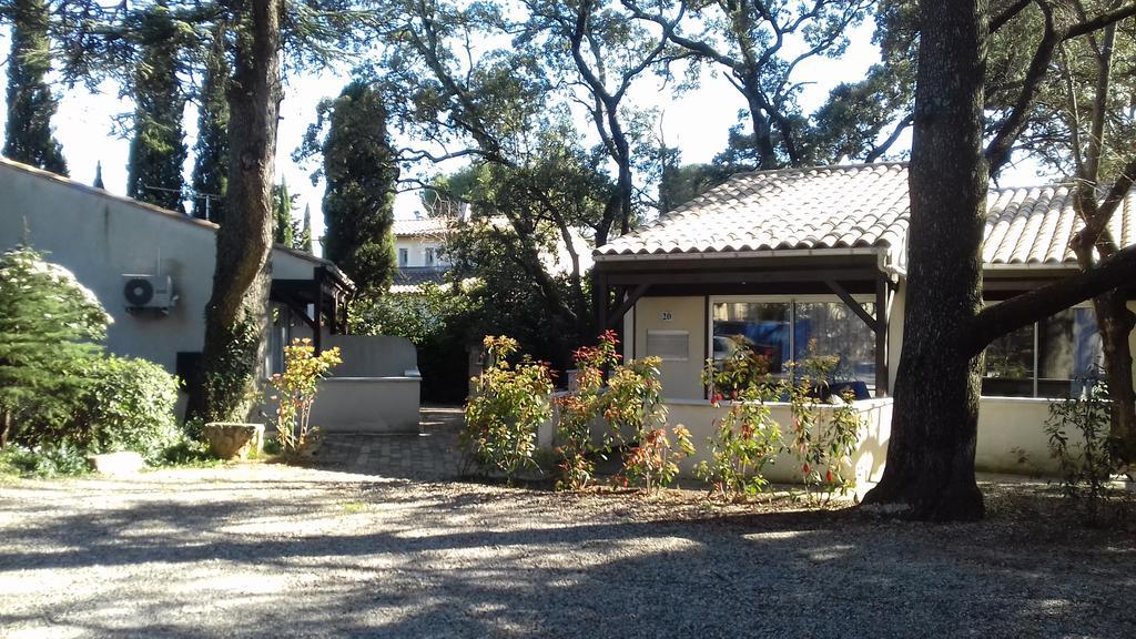 Villeneuve-lès-Avignon Logis Hotel - Restaurant Residence Les Cedres מראה חיצוני תמונה