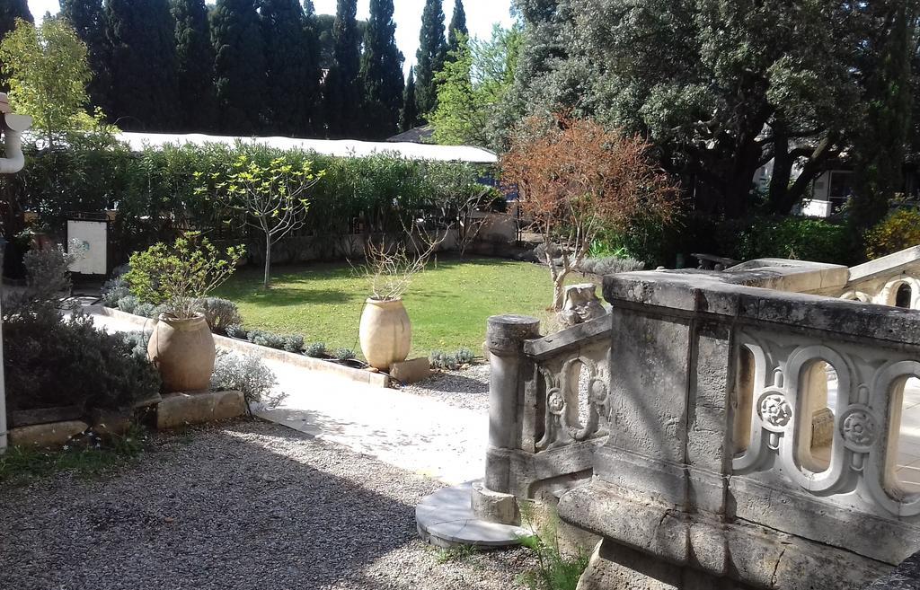 Villeneuve-lès-Avignon Logis Hotel - Restaurant Residence Les Cedres מראה חיצוני תמונה