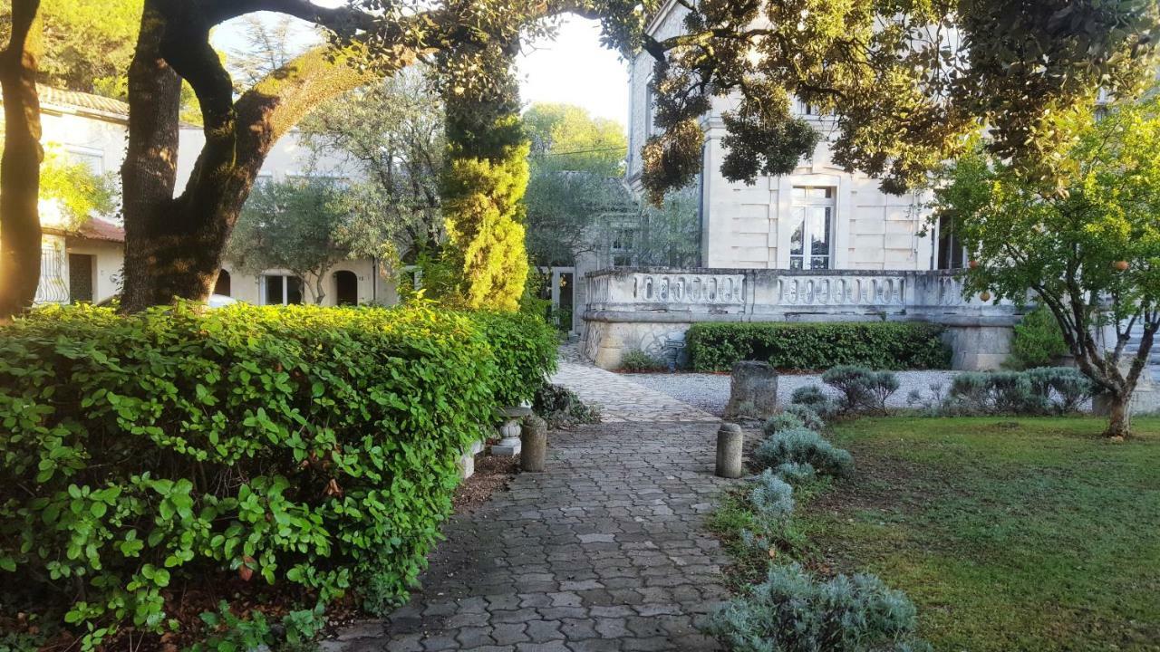 Villeneuve-lès-Avignon Logis Hotel - Restaurant Residence Les Cedres מראה חיצוני תמונה